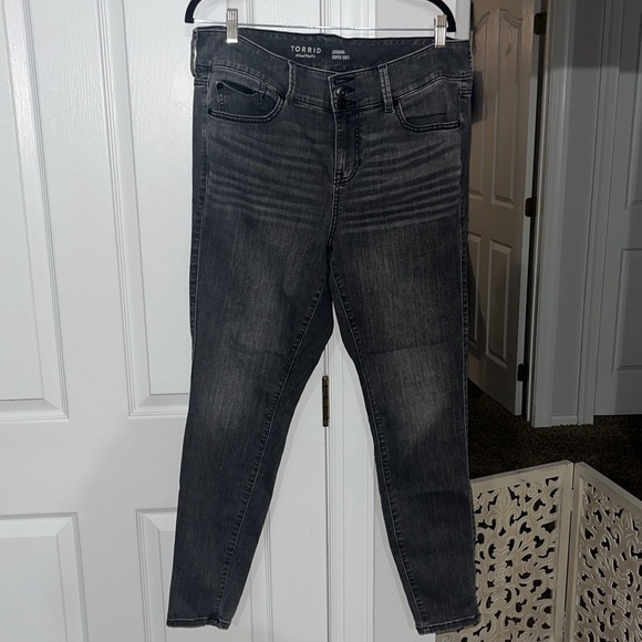 Torrid dark gray super soft jeggings Size 16 tall - Picture 4 of 9